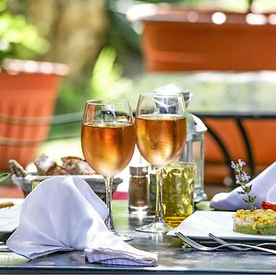 Restaurants and caterers in Althen-des-Paluds