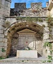 La Fontaine de la Porte d'Avignon