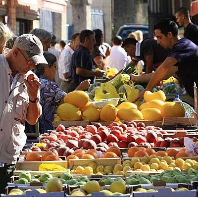 Pernes les Fontaines markets