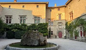 Château de Thézan Saint-Didier - La Cour d'Honneur