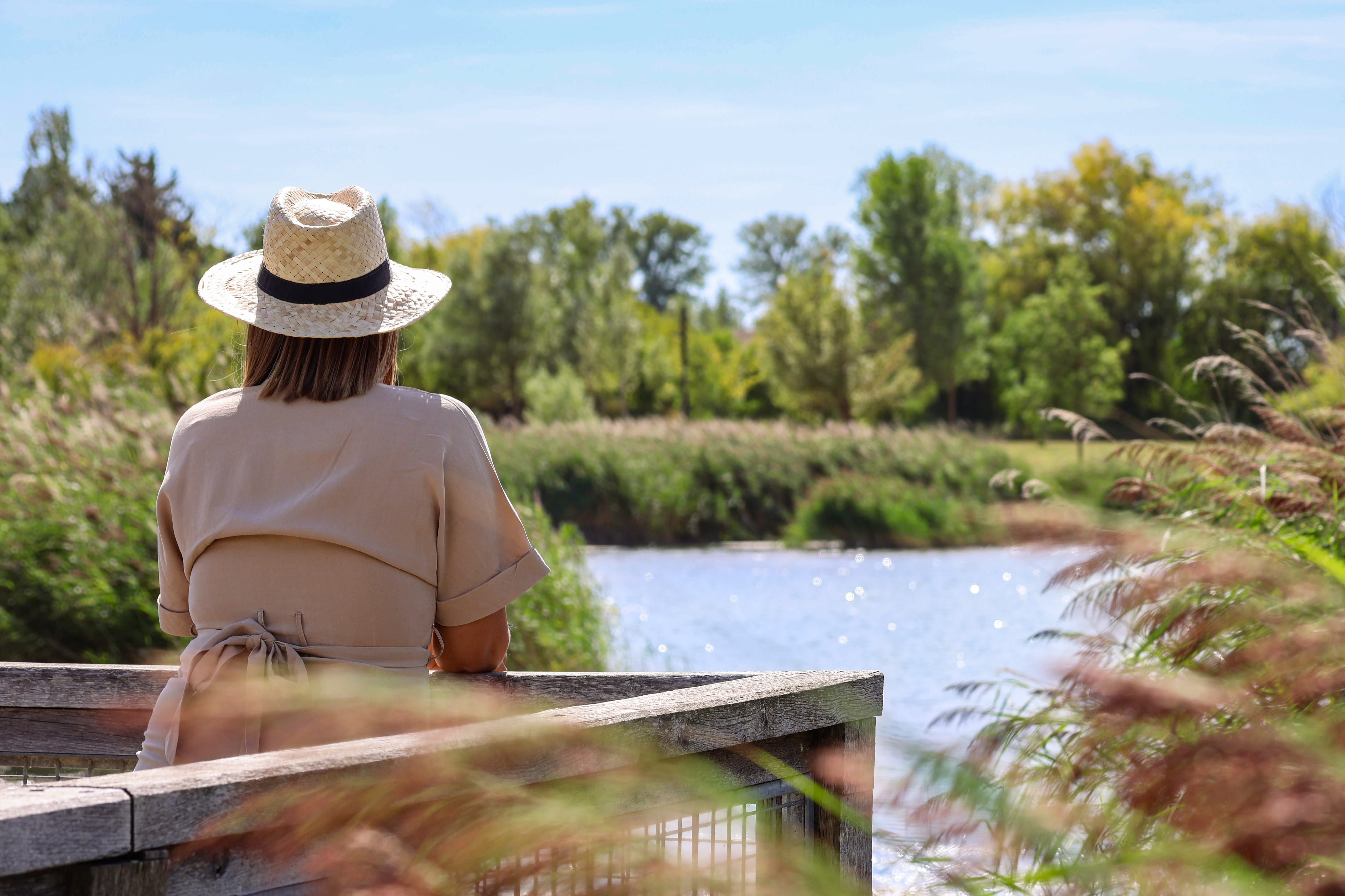 A woman who contemplates Lake Monteux